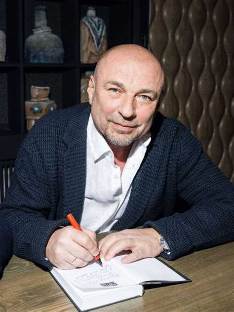 Образование и профессия брата