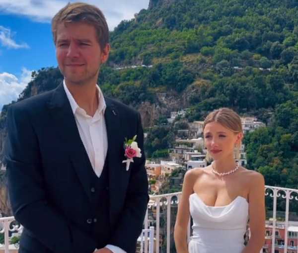 Супруга и дети: кто они?