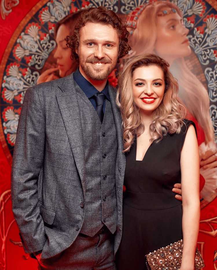 Какие семейные традиции сохраняет Роман?