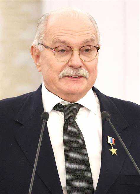 Скандалы и интриги: Что удивляло публику