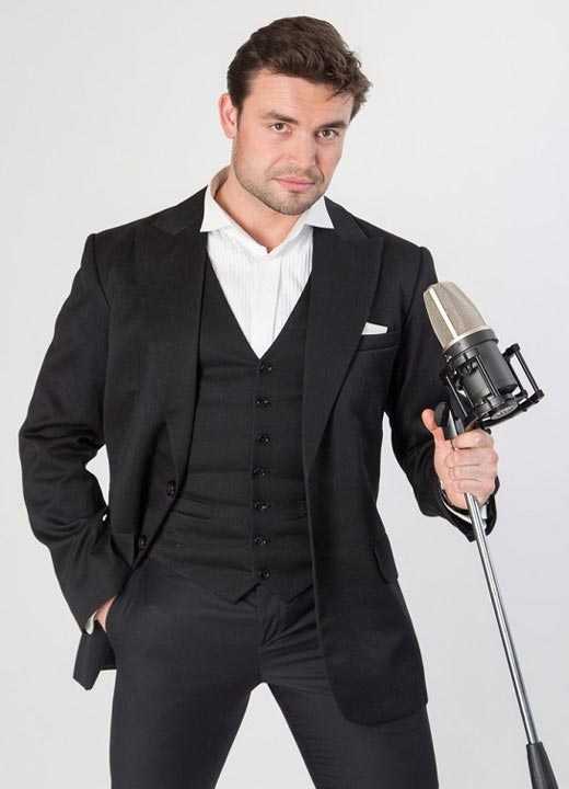 Какие первые шаги в музыке сделал Петр до шоу?